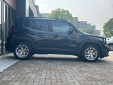 台形ホイールアーチもJeepの伝統の一つです。