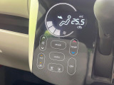 【オートエアコン】一度お好みの温度に設定すれば、車内の温度を検知し風量や温度を自動で調整。暑い…寒い…と何度もスイッチ操作をする必要はありません。快適な車内空間には必須の機能ですね♪