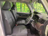 運転席シート廻りは使用感も少なく、良好な状態となっています。丁寧に使われていたことがよくわかりますね。