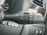 【オートライト(AUTO)】外の明るさをシステムが感知して、自動でヘッドライトが点灯します。ヘッドライトをつけ忘れを防ぐ便利機能です。