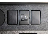 ヘッドライトはマニュアルレベリング機能付き。荷物をたくさん積んで車体が斜めになった時などにヘッドライトの高さを調節する機能です。