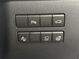 【ステアリングヒーター】スイッチをONにするとステアリングが数十秒で暖かくなるので、寒い時期にはとても快適な嬉しい装備ですね!!