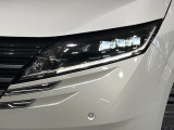 【LEDヘッドライト】悪天候や夜間走行時も良好な視界を確保し安心して運転できる高輝度LEDヘッドライトを装備!点灯速度が早く、消費電力も抑えられています。