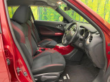 運転席シート廻りは使用感も少なく、良好な状態となっています。前オーナー様が丁寧に使っていたことがよくわかりますね。