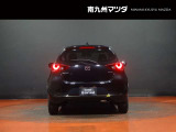 【ボディカラー:ジェットブラックマイカ】一般的な黒色よりも深い黒でつやのある色です。光があたると独特の美しさを放ち、角度によっては青みがかったように見えることもあります。