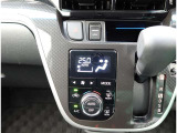 オートエアコンを装備しておりますので、四季を通じて車内を快適な温度に保つことが出来ます!高級感が有りますね!