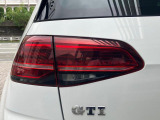 LEDテールランプはダイナミックターンインジケーター(流れるウインカー)