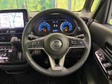 インテリアに合わせたデザインのステアリングは、運転される方のことも考え、運転しやすい形状、大きさです。是非一度、実際に触ってお確かめください。