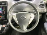 インテリアに合わせたデザインのステアリングは、運転される方のことも考え、運転しやすい形状、大きさです。是非一度、実際に触ってお確かめください。