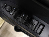 運転席から左右のドアミラーの開閉が可能です♪駐車場でのドアミラーの折り畳みが簡単です♪