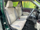 運転席シート廻りは使用感も少なく、良好な状態となっています。前オーナー様が丁寧に使っていたことがよくわかりますね。