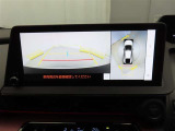 バックモニターを装備しています。車庫入れ時等に車両後方が確認出来るのでとても便利です。