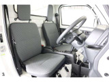 見通しのよいすっきりとした視界で、誰でも運転しやすいです。運転のしやすさは疲れにくさにも繋がりますよ♪