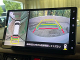 【パノラマモニター】前後左右のカメラの映像をモニターに表示。真上から見ているような視点で周囲を確認できます。