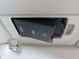運転席のサンバイザー裏に、ETCをスマートに収納いたします。納車前整備と共に、セットアップもお任せください。