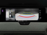 上空から俯瞰した映像で周囲の状況を確認出来る、360°ビューモニター付きです。大柄なCX-60ですが、これなら狭い駐車場でも安心ですね。