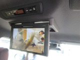 後席モニターもついてます。