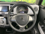 インテリアに合わせたデザインのステアリングは、運転される方のことも考え、運転しやすい形状、大きさです。是非一度、実際に触ってお確かめください。
