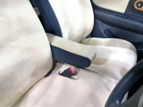 【アームレスト】運転中の身体の負担を軽減してくれるアームレストを装備♪