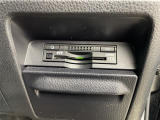 【ETC】有料道路を利用する際に料金所で停止することなく通過できる、ETC車載器(ノンストップ自動料金収受システム機器)が装備されています。セットアップを行うことで利用可能になります。