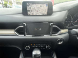 さまざまな機能を直感的に操作できるマツダコネクト。詳細な車両システムや情報をマルチビューディスプレイ にわかりやすく表示します。