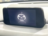 【マツダコネクトナビ】車内の雰囲気にマッチした一体型タイプのナビ。各種車輌設定やBluetooth再生等、様々な機能が楽しめます。直感的なダイヤル操作が可能で、使い勝手も良好です。