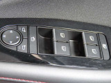 運転席のパワーウインドのスイッチ部です。普段から触れる場所なので、状態の差も出やすくなっています。ぜひチェックしてください。