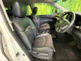 運転席シート廻りは使用感も少なく、良好な状態となっています。丁寧に使われていたことがよくわかりますね。