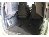 リヤシートを動かせば、ラゲッジルームが広がります!乗車人数や荷物の量に応じてアレンジ可能!