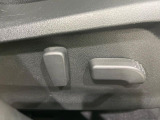 【パワーシート】スイッチ一つで簡単にシートの微調整が可能!電動だから力もいりません!快適なシートポジションにセットして、快適なドライブをお楽しみください。