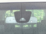 【エマージェンシーブレーキ】走行中に前方の車両等を認識し、衝突しそうな時は警報とブレーキで衝突回避と被害軽減をアシスト。より安全にドライブをお楽しみいただけます。