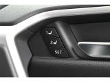 ドライビングポジションメモリースイッチです。 お好みのドライビングポジションを登録し、ワンタッチで呼び出しできます。2パターンまで登録可能。