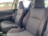 体を包み込むような座り心地で運転をサポートします。