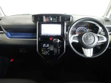 操作性とデザイン性を重視した運転席廻りと各種スイッチやメーター類です!