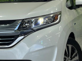 【LEDヘッドライト】悪天候や夜間走行時も良好な視界を確保し安心して運転できる高輝度LEDヘッドライトを装備!点灯速度が早く、消費電力も抑えられています。