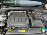 燃費とパワーを両立した2.0L TDIエンジンの、エンジンルームもデザイン化されて配管等も見た目もスッキリしてます。