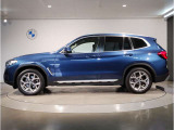 BMWではロングホイールベースの採用をしており、すべての車種に適用され、走行中の安定感の向上されております。また室内空間の広さにも貢献しております。