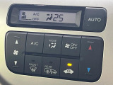 【オートエアコン】一度お好みの温度に設定すれば、車内の温度を検知し風量や温度を自動で調整。暑い…寒い…と何度もスイッチ操作をする必要はありません。快適な車内空間には必須の機能ですね♪