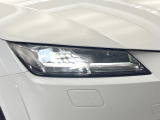 ●LEDヘッドライト:夜間走行時も良好な視界を確保し安心して運転できる高輝度LEDヘッドライトを装備!点灯速度が早く、消費電力も抑えられています。