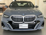 【BMWの伝統-1】BMWの特徴的な“キドニーグリル”は、80年以上続く伝統の形でございます。変わらないこだわりのデザインが、プレミアムブランド“BMW”を創り出します。