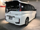 テールゲートスポイラーがスポーティさを強調します。