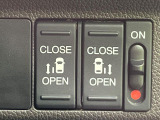 【両側パワースライドドア】スマートキーや運転席のスイッチで後席両側スライドドアの開閉が可能♪電動だから力を入れてドアを開ける必要が無く、小さなお子様でも簡単に開け閉めでき快適です♪