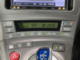 【オートエアコン】一度お好みの温度に設定すれば、車内の温度を検知し風量や温度を自動で調整。暑い…寒い…と何度もスイッチ操作をする必要はありません。快適な車内空間には必須の機能ですね♪