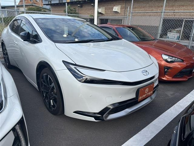 プリウス2.0 プラグインハイブリッド Z純正12型ナビ/地デジ/全周囲カメラ/黒革シ