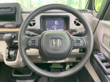 インテリアに合わせたデザインのステアリングは、運転される方のことも考え、運転しやすい形状、大きさです。是非一度、実際に触ってお確かめください。