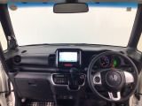 【前方視界】開放的な前方視界!運転がしやすく疲れにくいです♪窓が大きく、見通しがとっても良いおクルマですよ♪