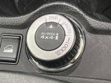【オールモード4×4】2WD/4WDモードを手軽に切り替え可能。燃費重視の2WD、スタック時に役立つLOCK、AUTOモードでは4WDの配分を自動で調整し、路面状況を問わず安定した走りをサポート。