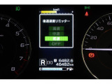 3段階に設定できる後退時速度リミッターがついています