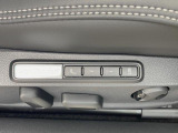 フロントシートには、電動アジャスト機能を搭載。さらに運転席にはプリセットメモリー機能を装備し、ご家族で運転交代される際も、ポジション調整の手間がかかりません。