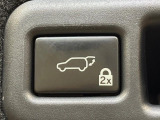 【パワーバックドア】スマートキーや運転席のボタンを押すだけでリアゲートが自動で開閉します!荷物を持っている時や、高い位置にあるバックドアを閉める際に便利な機能です♪